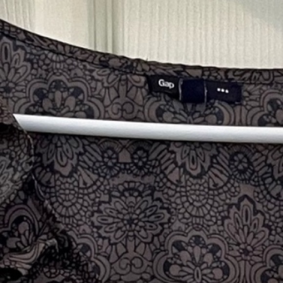 GAP ruffle sleeveless top - Picture 6 of 7